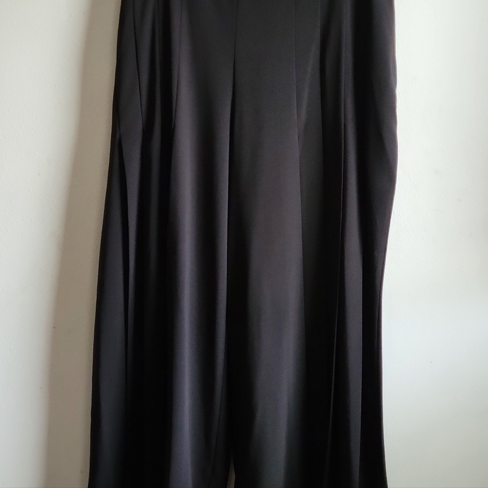 Women's Pleated Black Wide-Leg Cropped Dress Pants - Picture 5 of 5